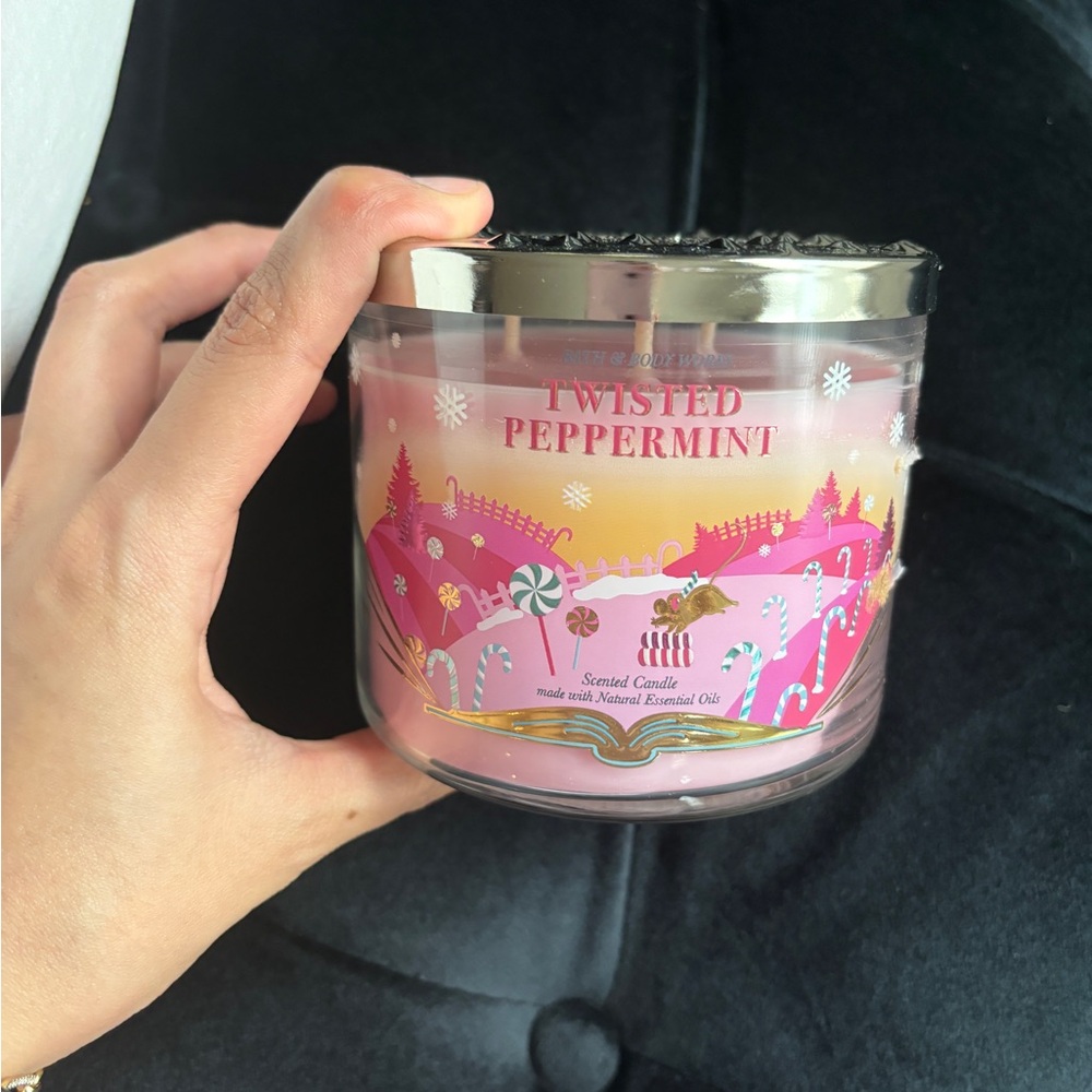 Bath & bodyworks twisted peppermint candle